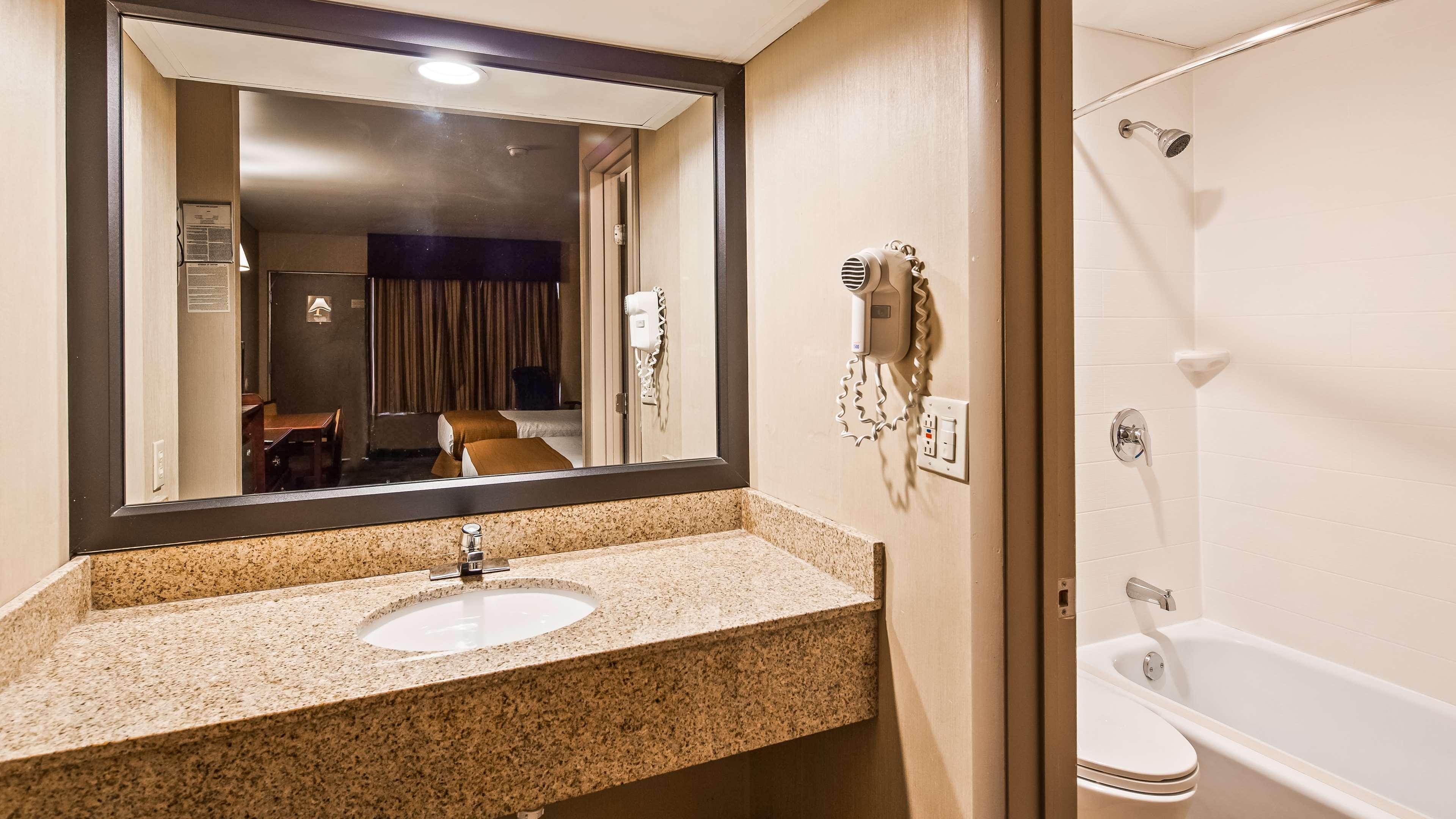 יוטיקה Best Western Gateway Adirondack Inn מראה חיצוני תמונה
