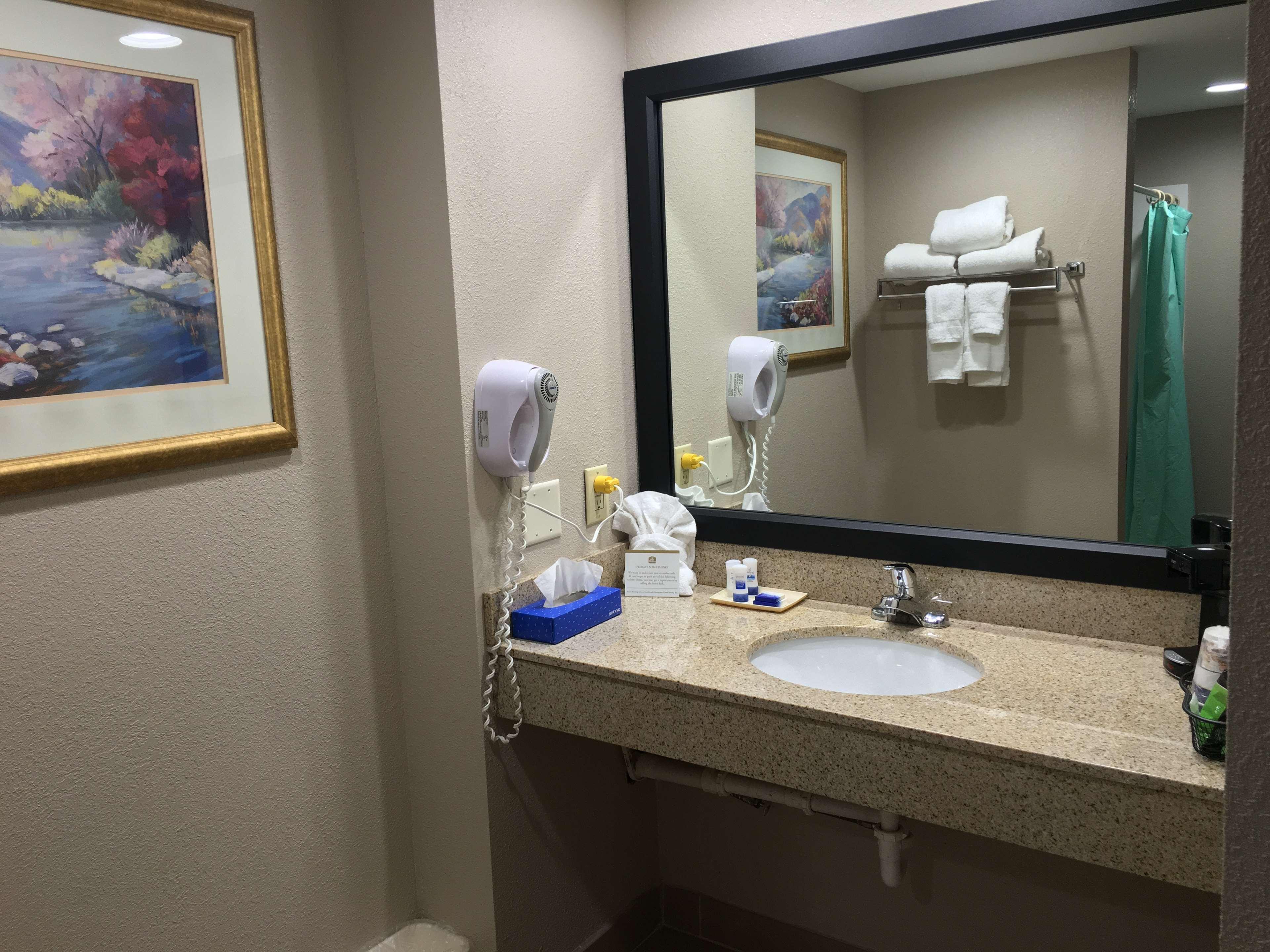יוטיקה Best Western Gateway Adirondack Inn מראה חיצוני תמונה