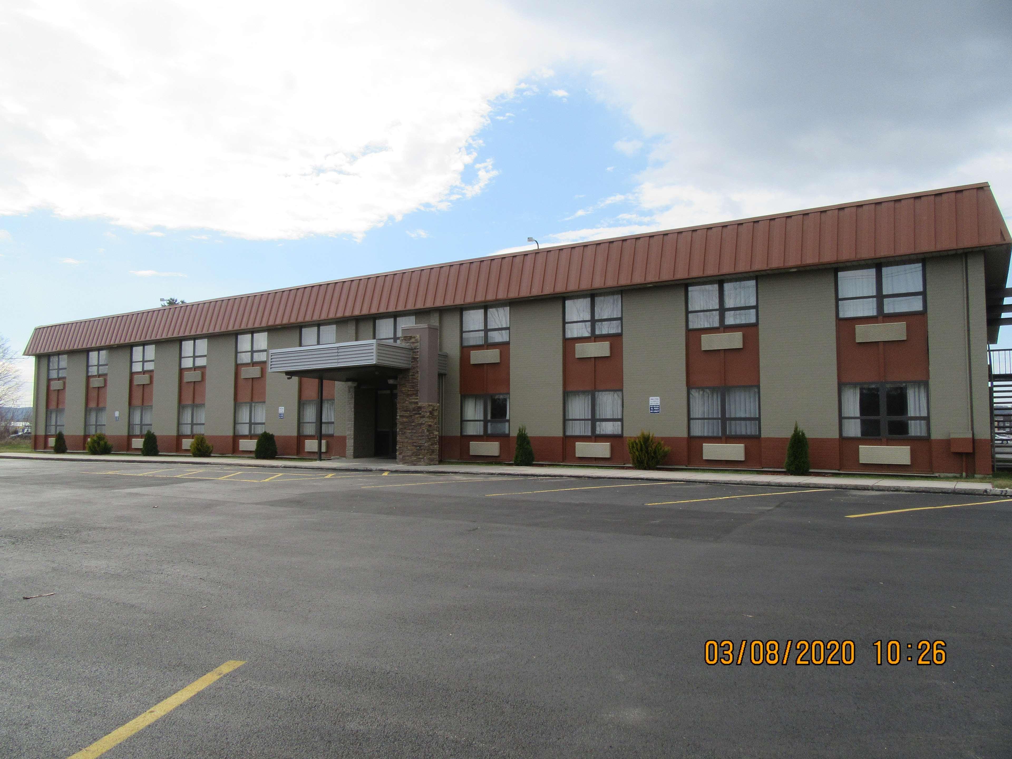 יוטיקה Best Western Gateway Adirondack Inn מראה חיצוני תמונה
