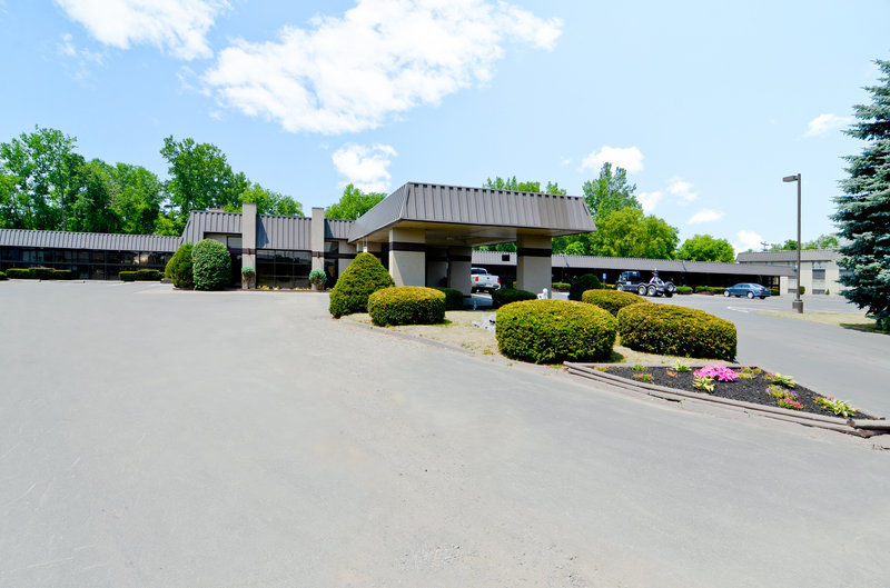 יוטיקה Best Western Gateway Adirondack Inn מראה חיצוני תמונה